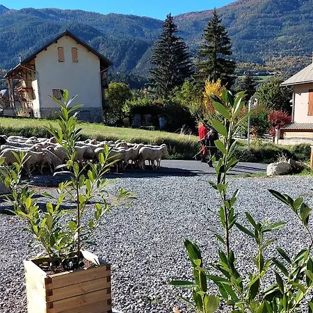 Le Pre Fleuri A - Neufs Classes Meubles De Tourisme 3 Etoiles - Parking Privatif